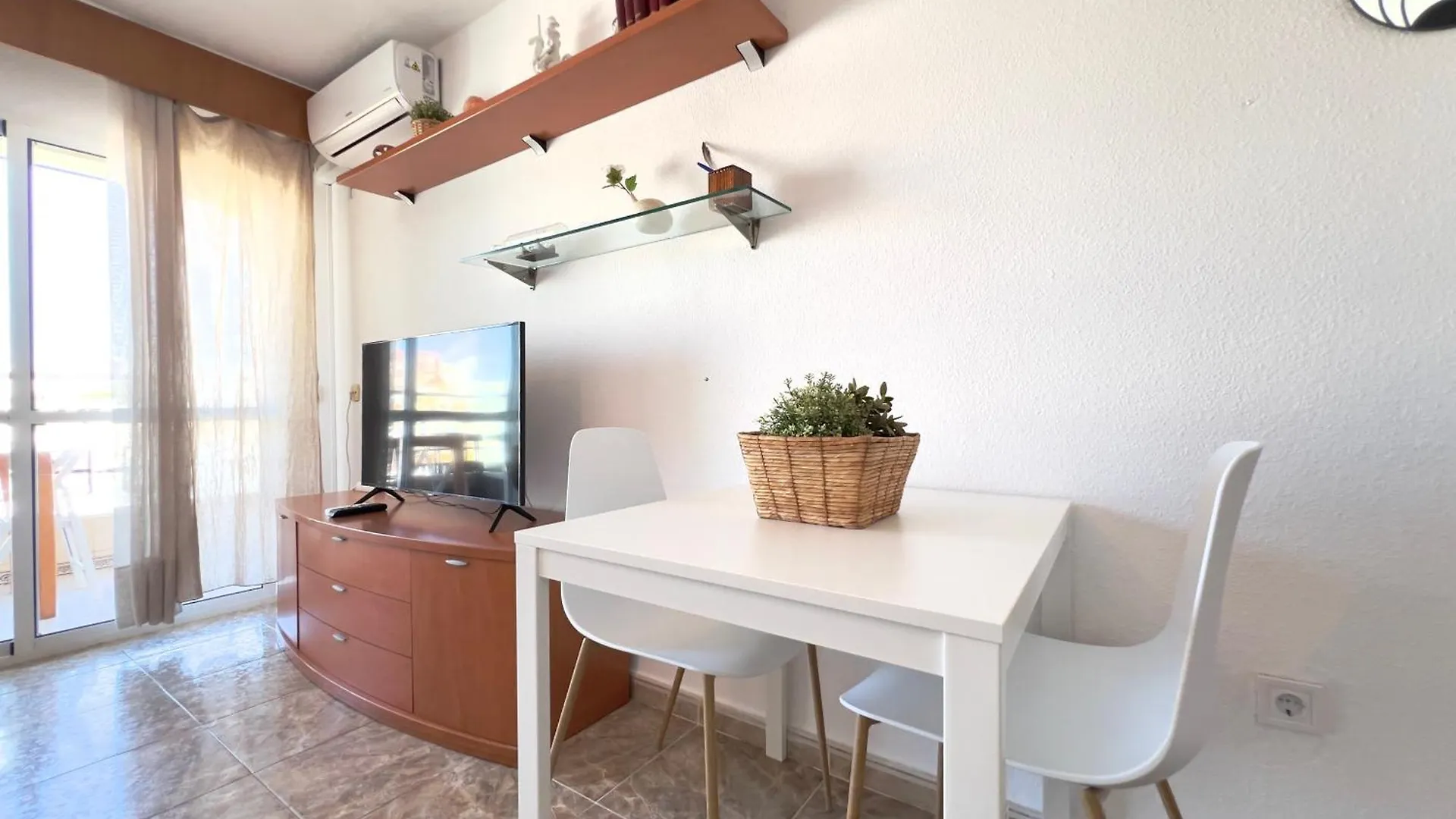 Apartament En Carihuela Con Vistas Y Plaza De Garaje, Nucleo Cristal Torremolinos