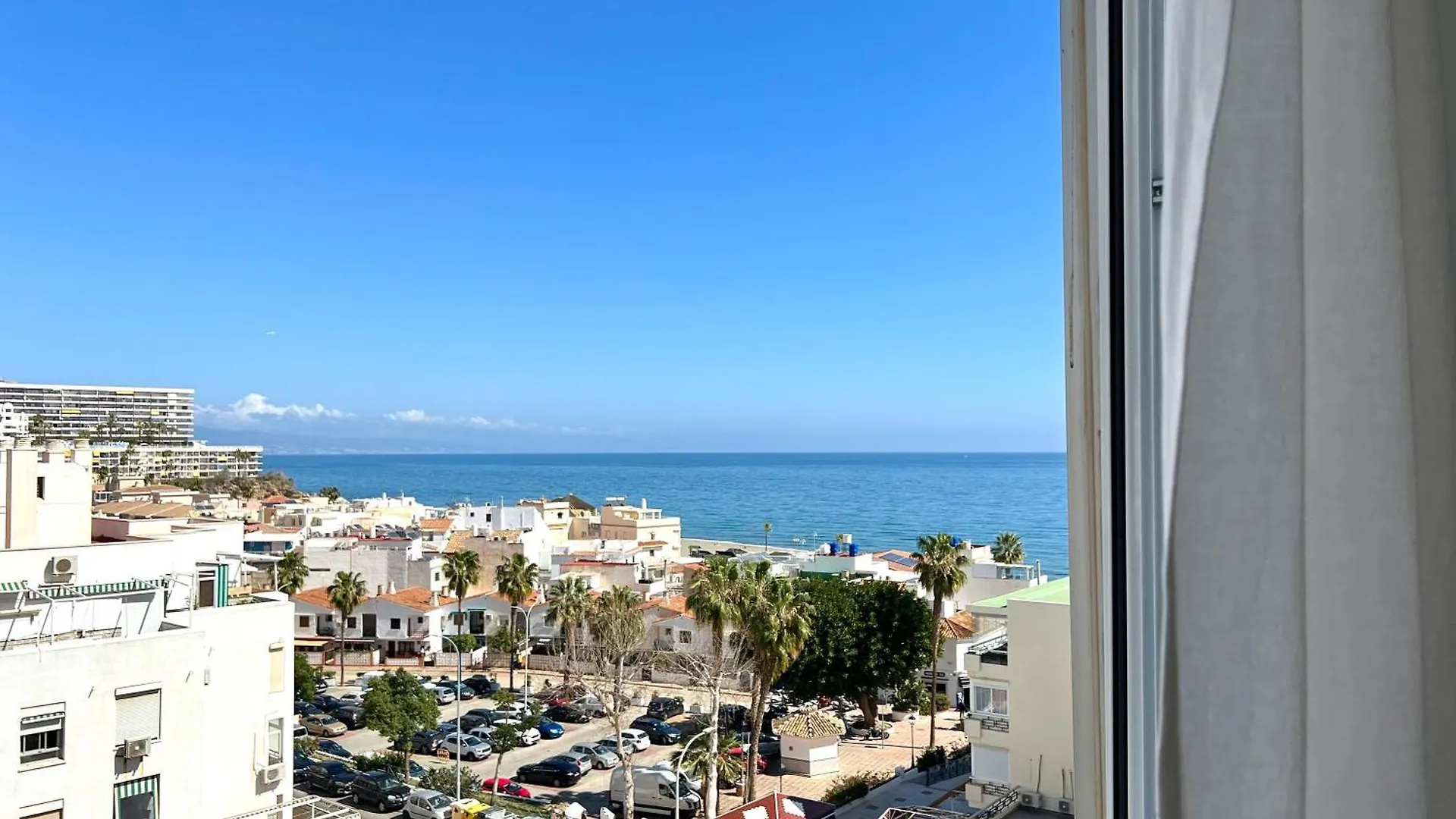 Apartament En Carihuela Con Vistas Y Plaza De Garaje, Nucleo Cristal Torremolinos 0*,  Hiszpania