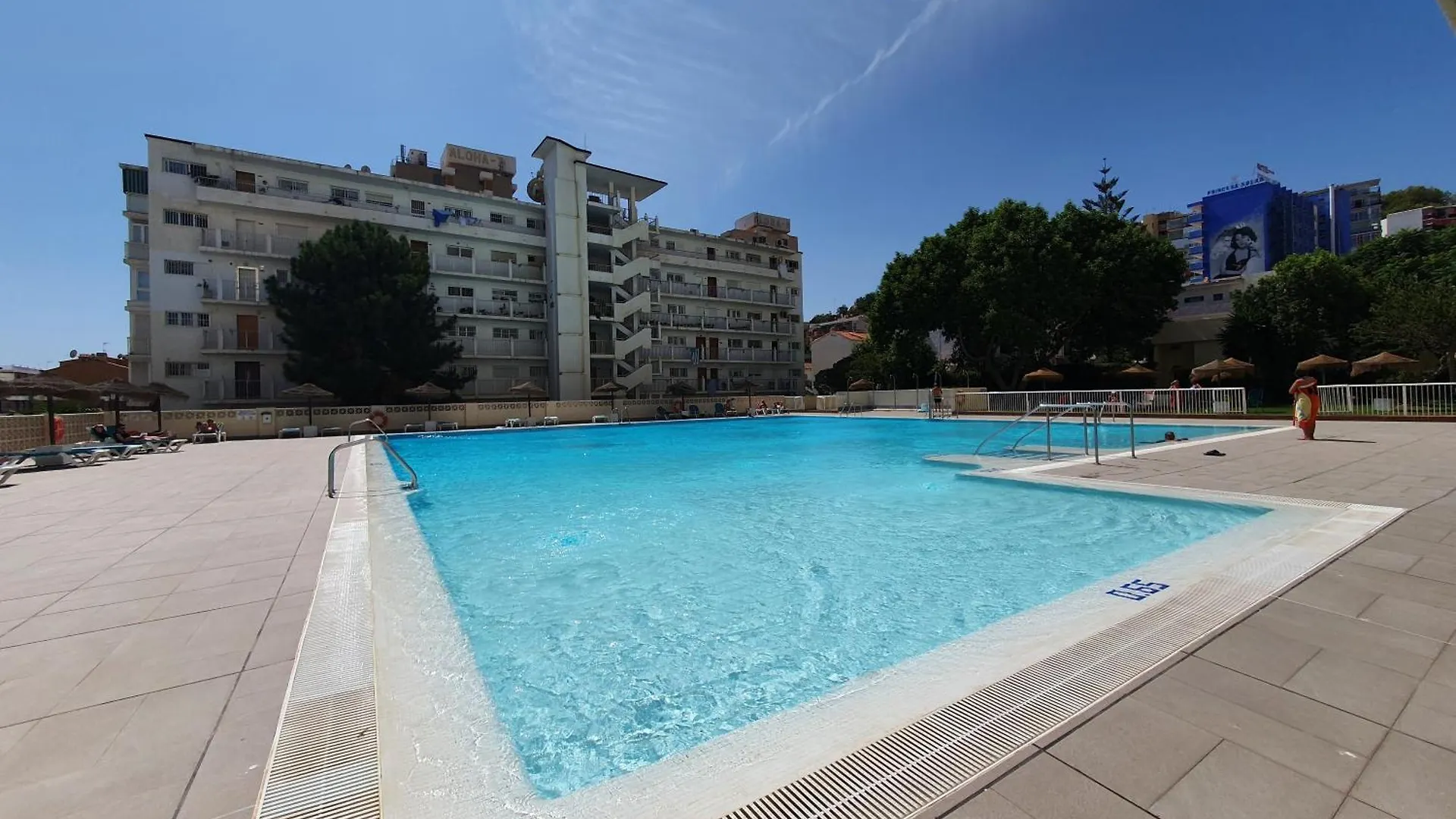 Apartament En Carihuela Con Vistas Y Plaza De Garaje, Nucleo Cristal Torremolinos 0*,  Hiszpania
