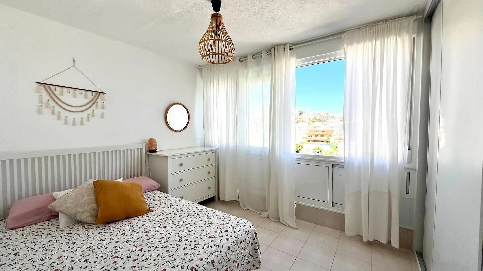 Apartament En Carihuela Con Vistas Y Plaza De Garaje, Nucleo Cristal Torremolinos